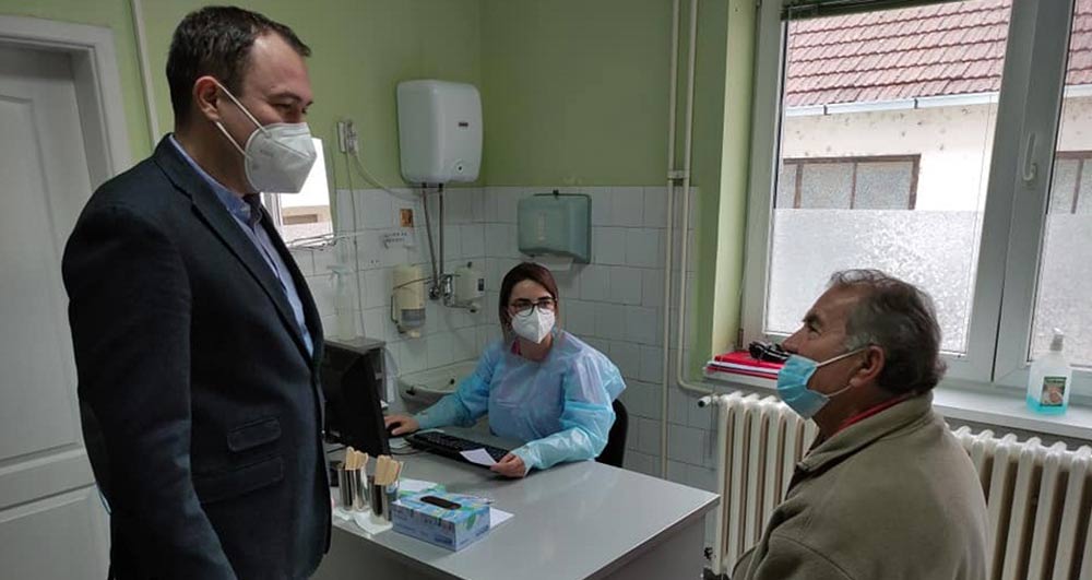 Dr-Branko-Vujkovic--pohvalio-dobru-organizaciju-vakcinacije-u-opstini-Bogatic